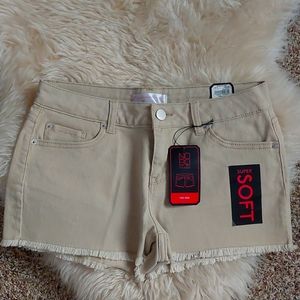 Hemmed fray Shorts- NWT